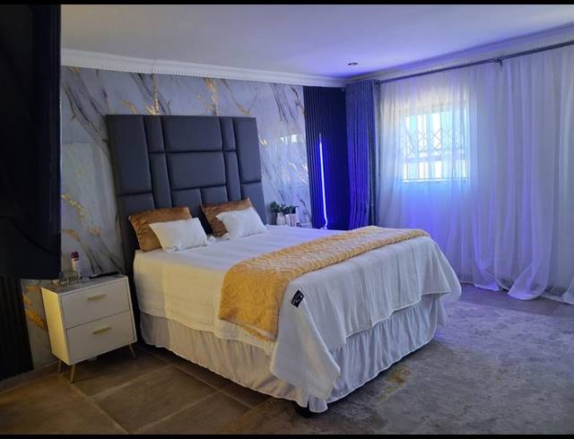 5 BEDROOM HOUSE FOR SALE IN PROTEA GLEN EXT